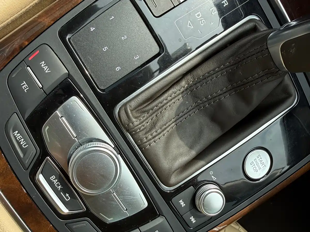 Фото 15 - Audi A6L