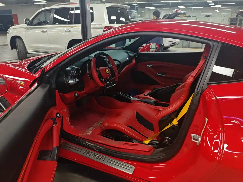 Photo 10 - Ferrari F8
