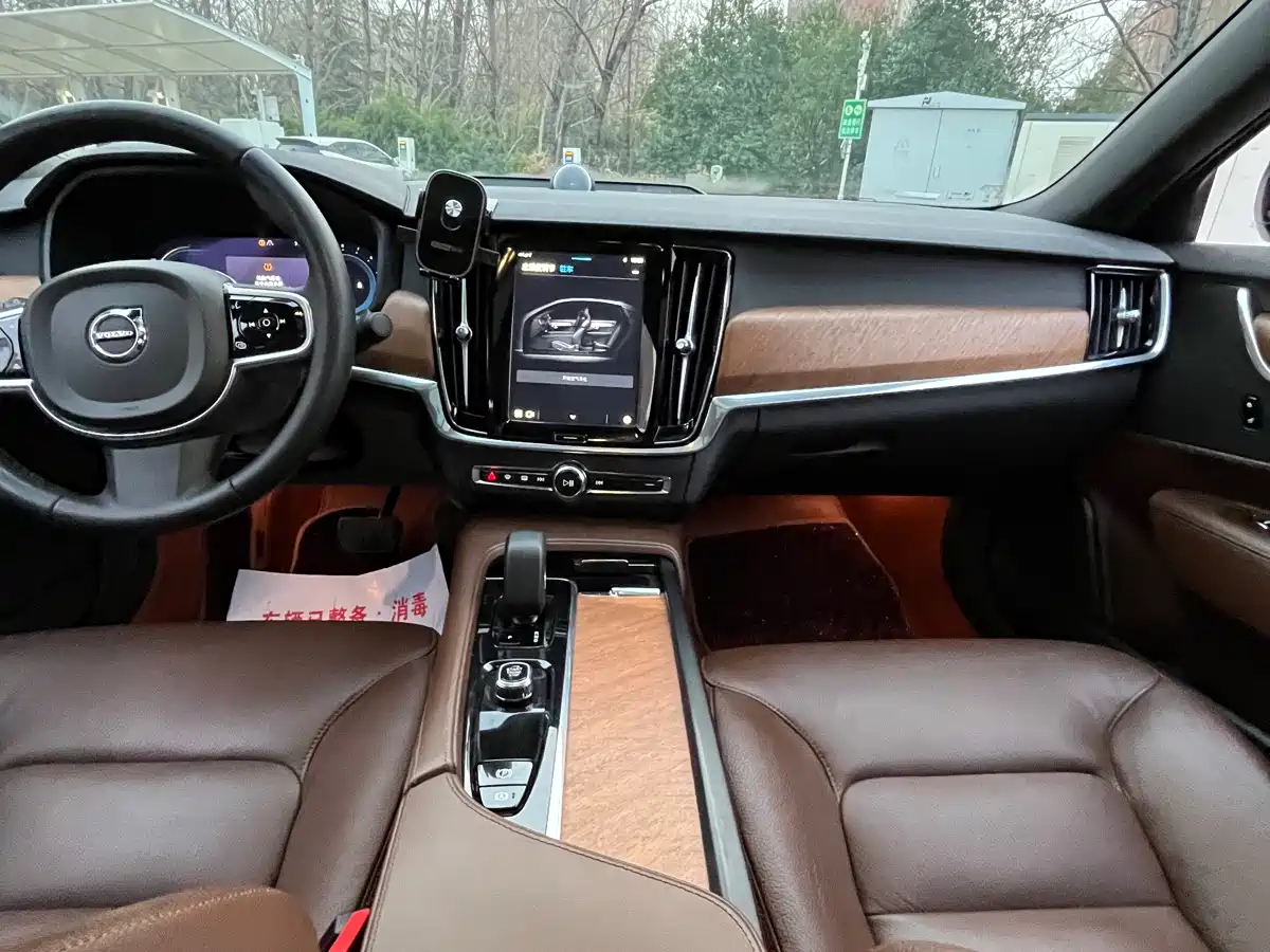 Фото 9 - Volvo S90