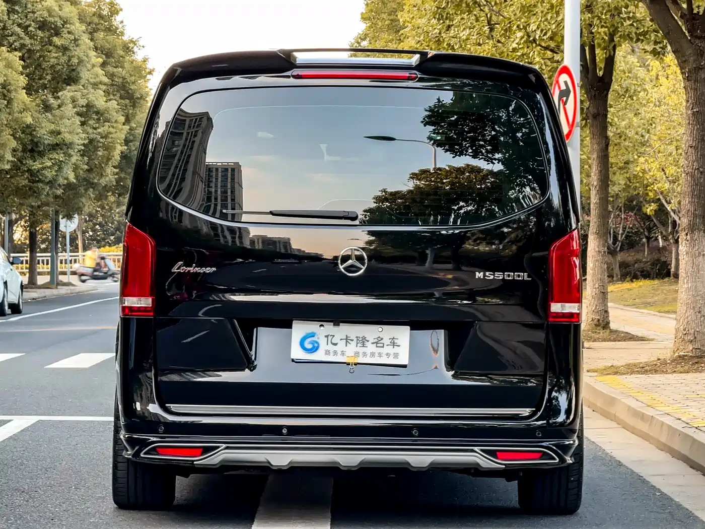 Mercedes-Benz Vito 2023 2.0T Business 7-Seater фото 40