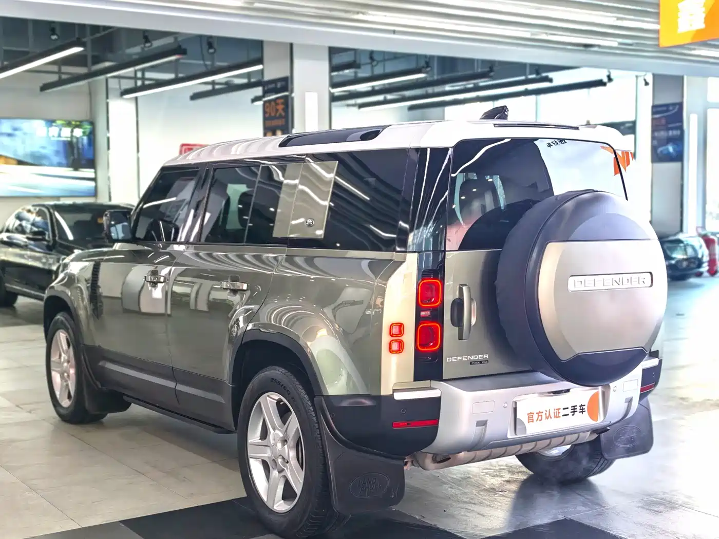 Land Rover Defender 2020 Model 110 P400 HSE фото 5