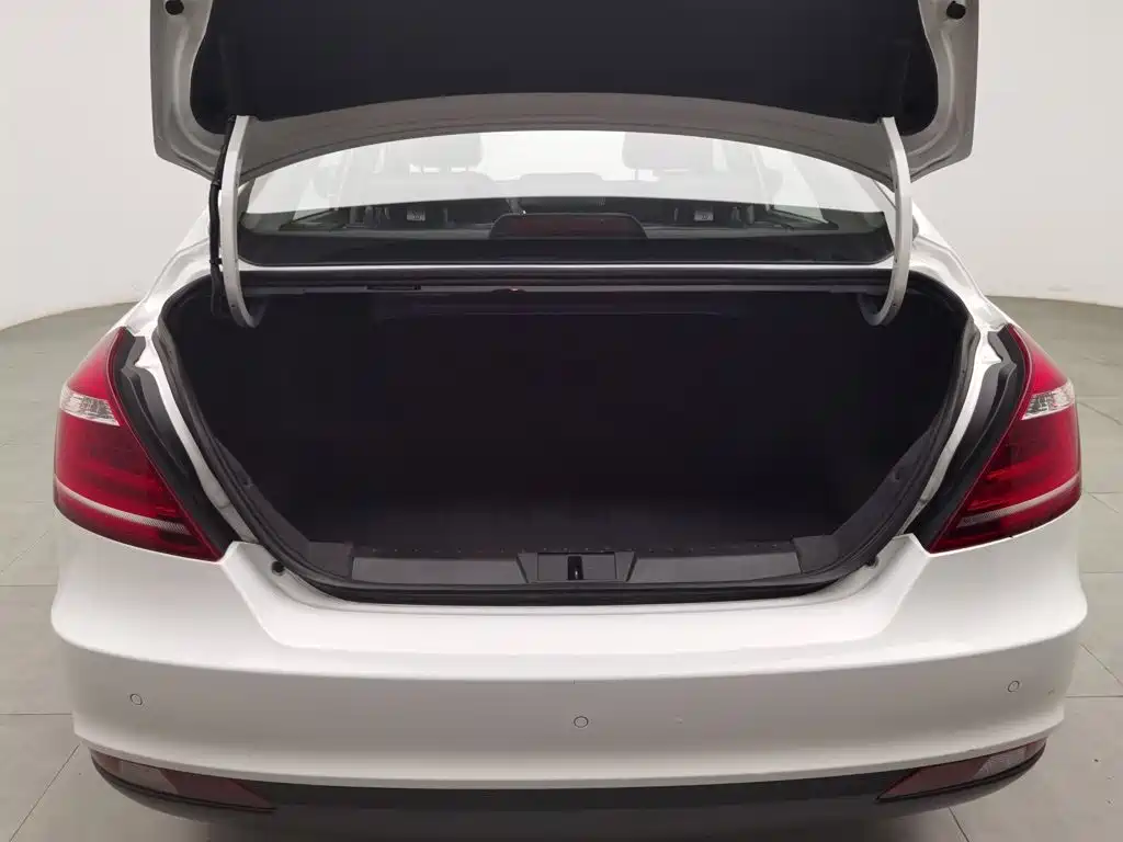 Geely Emgrand 2016 2016 Sedan 1.5L Manual Up Version