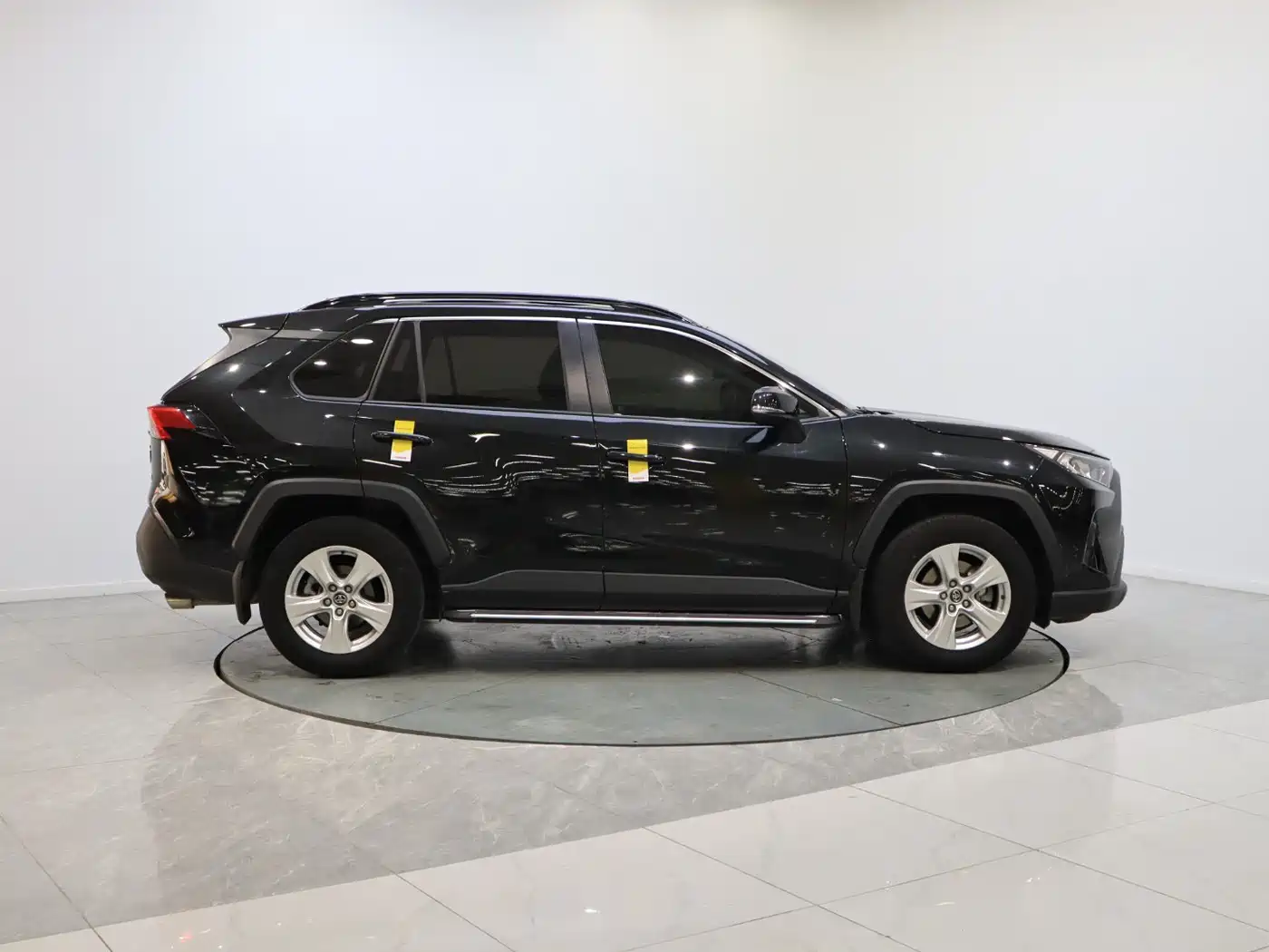 Toyota RAV4 Rongfang 2023 2.0L CVT 2WD Urban Edition фото 3