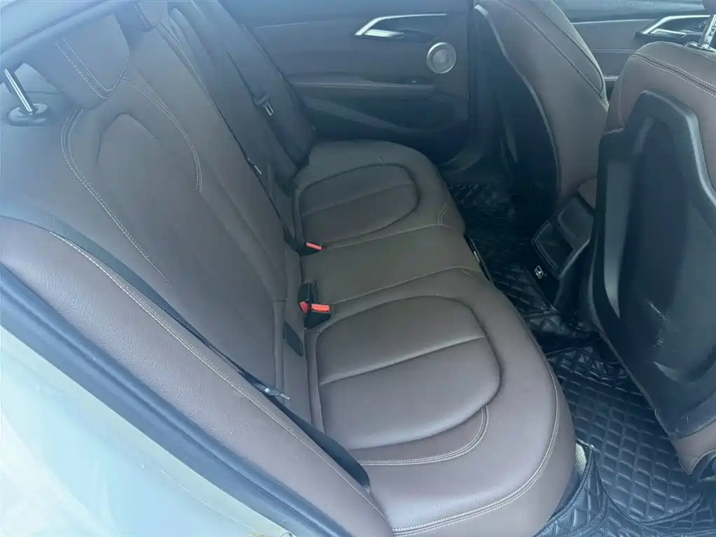 BMW 1 Series 2022 120i M Sport Shadow Edition фото 13