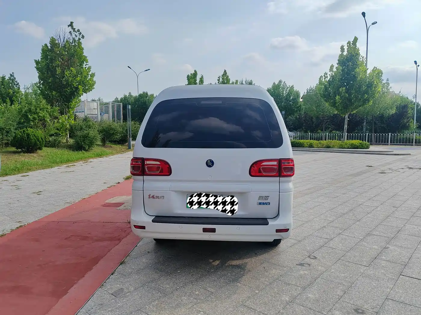 Dongfeng Fengxing Lingzhi New Energy 2025 2024 Standard Base 7-Seater