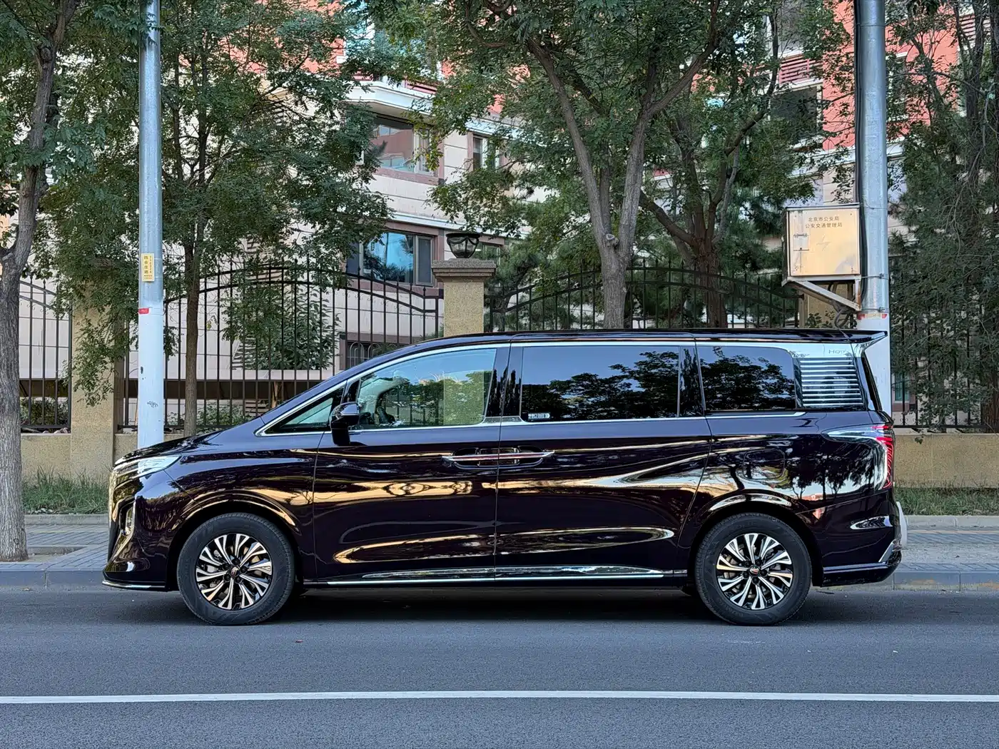 Hongqi HQ9 PHEV 2025 2024 Model 2.0T AWD Luxury Edition