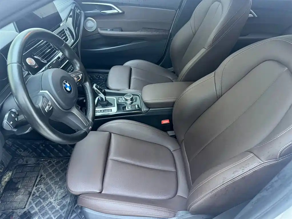 BMW 1 Series 2022 120i M Sport Shadow Edition фото 5