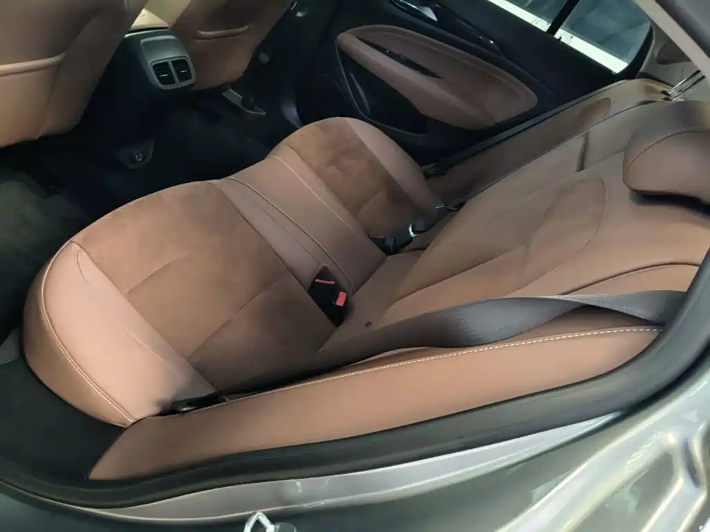Photo 17 - Buick Regal