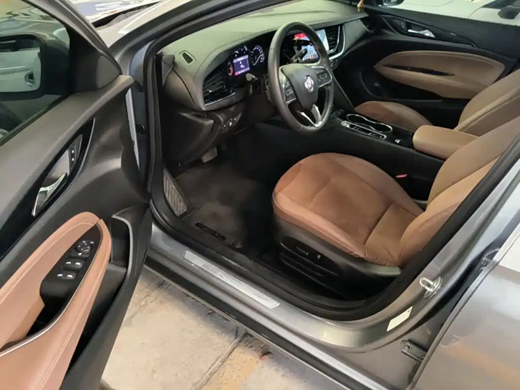 Photo 16 - Buick Regal