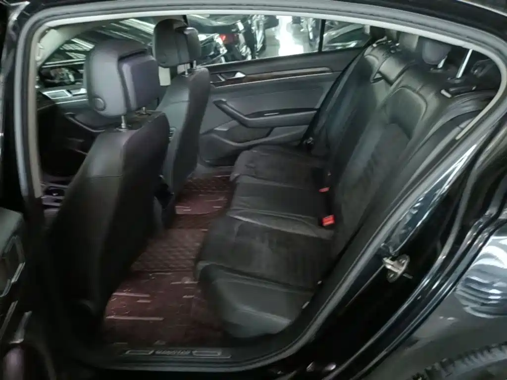 Volkswagen Magotan 2017 330TSI DSG Luxury фото 17