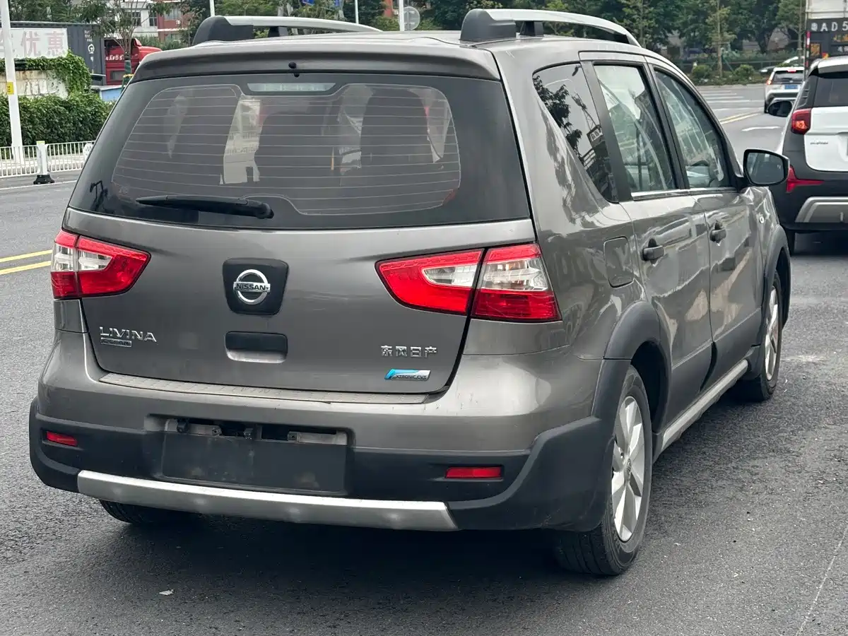 Фото 4 - Nissan Livina