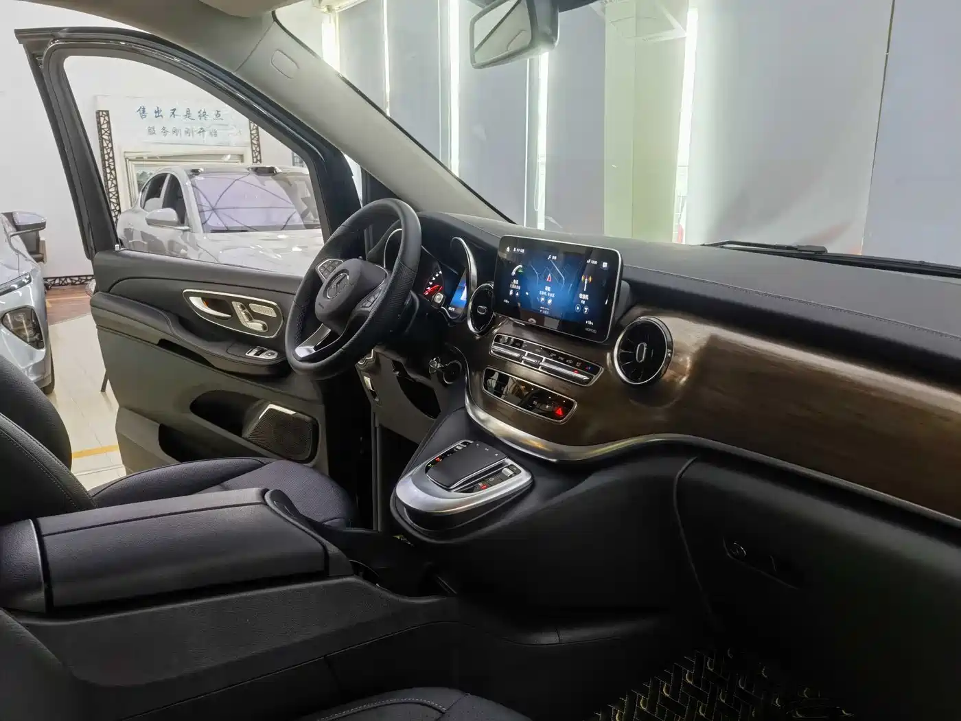 Mercedes-Benz V-Class 2022 V 260 Prestige Edition фото 5