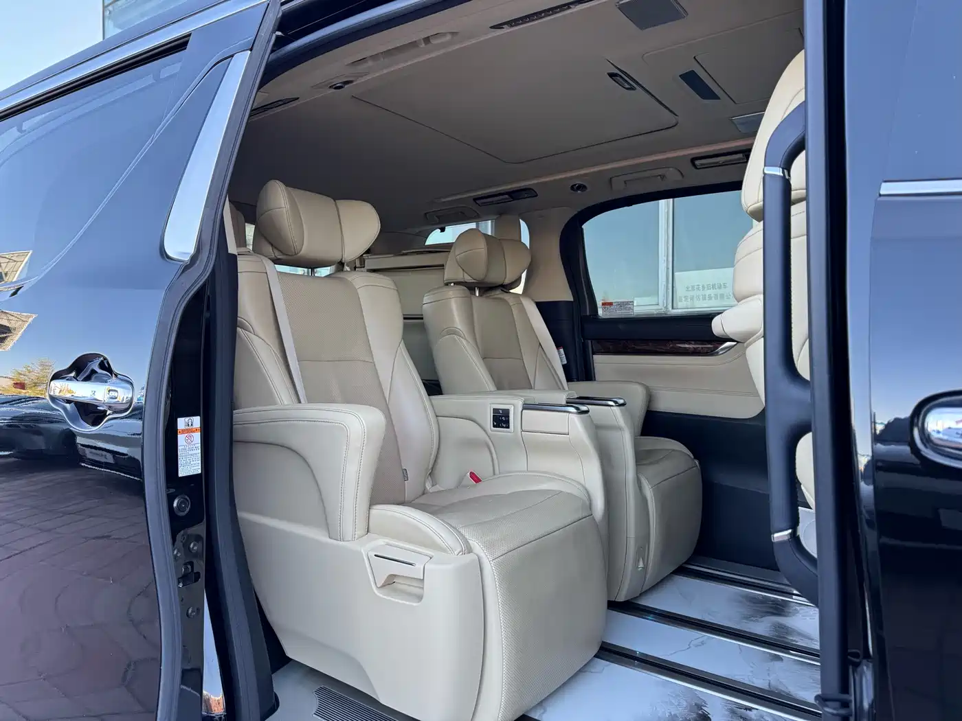 Toyota Alphard 2021 Hybrid 2.5L Luxury фото 18