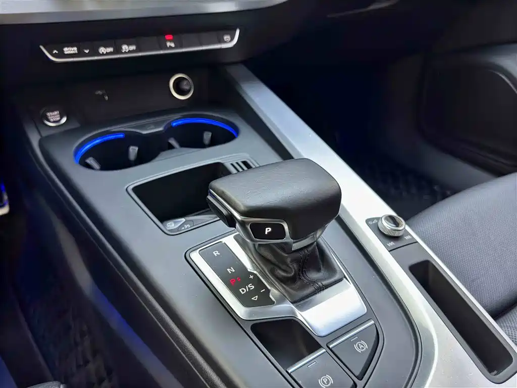 Audi A4L 2020 40 TFSI Fashion Dynamic Edition фото 16