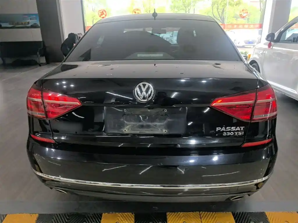 Volkswagen Passat 2017 330TSI DSG Prestige фото 6