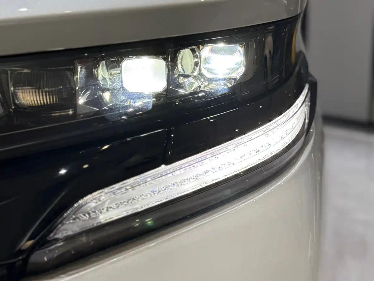 Toyota Vellfire 2025 Crown Hybrid 2.5L Ink Gold Executive Edition фото 14