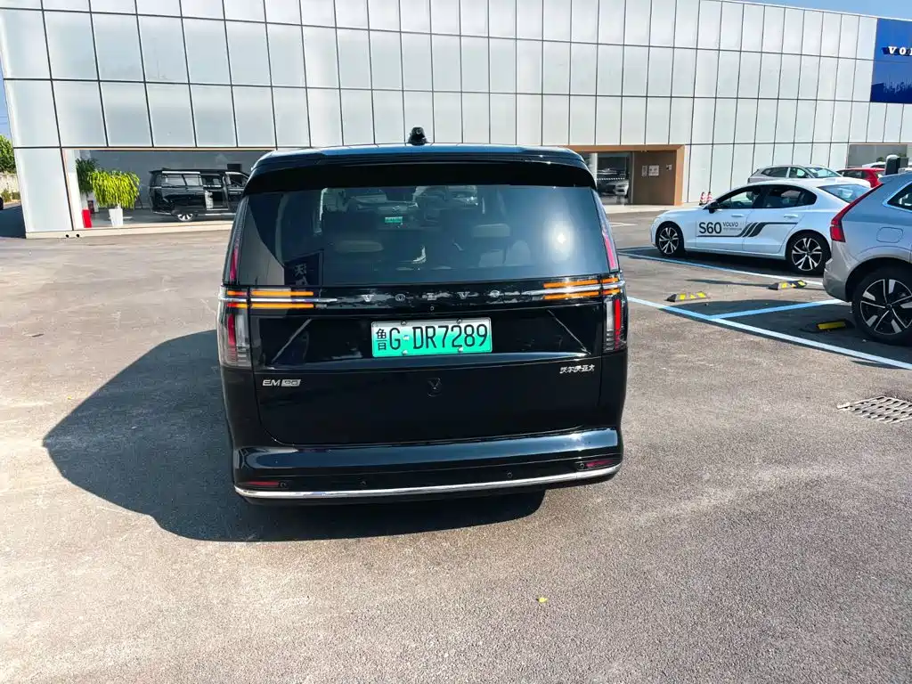 Volvo EM90 2024 2025 Ultra Six-Seater