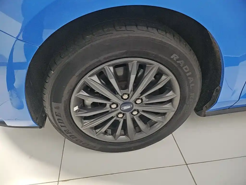 Фото 23 - Ford Focus