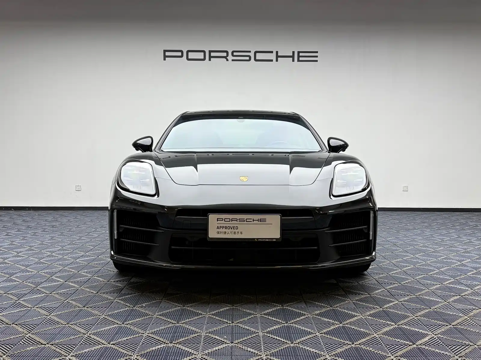 Photo 8 - Porsche Panamera
