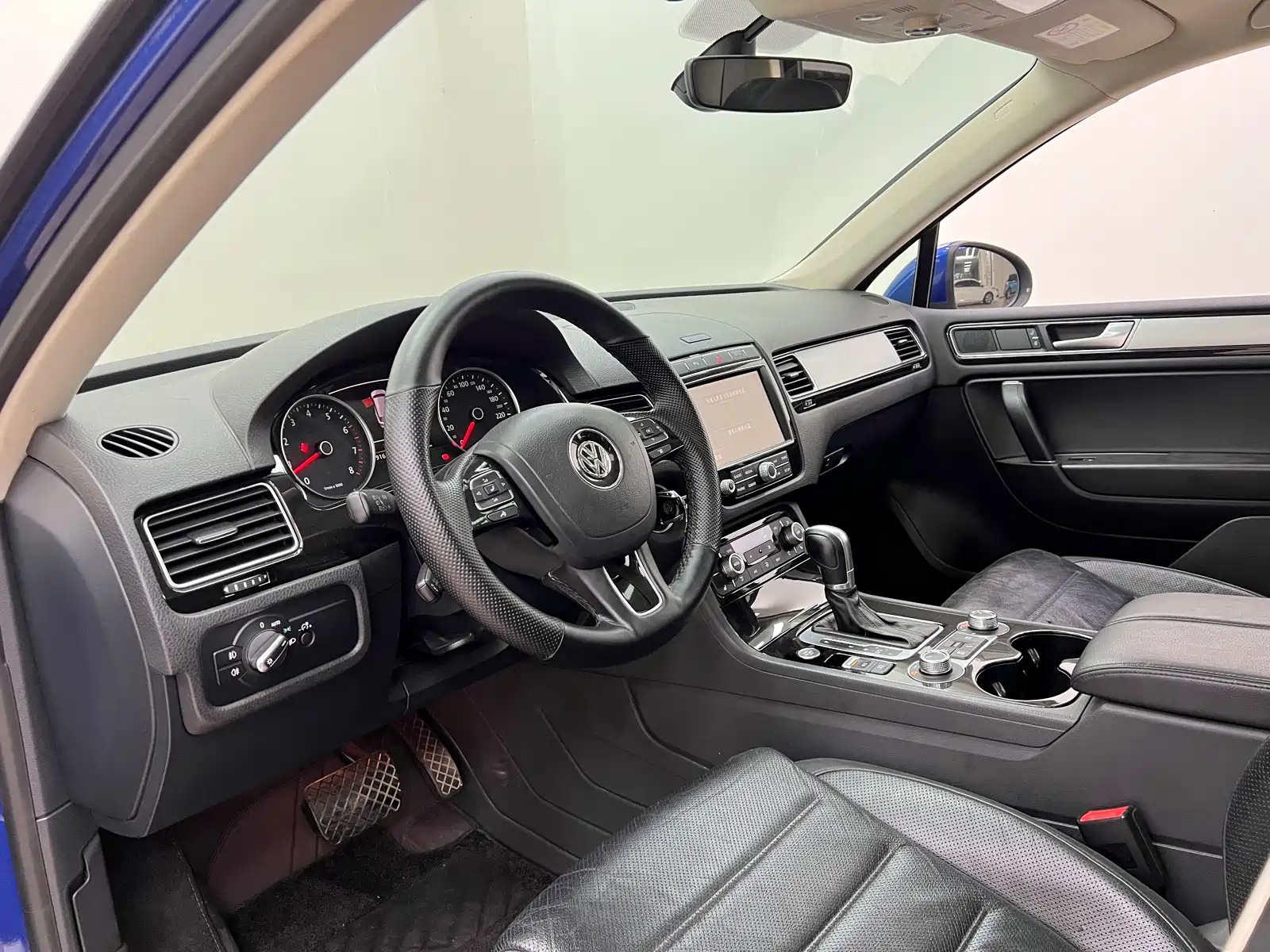 Фото 4 - Volkswagen Touareg