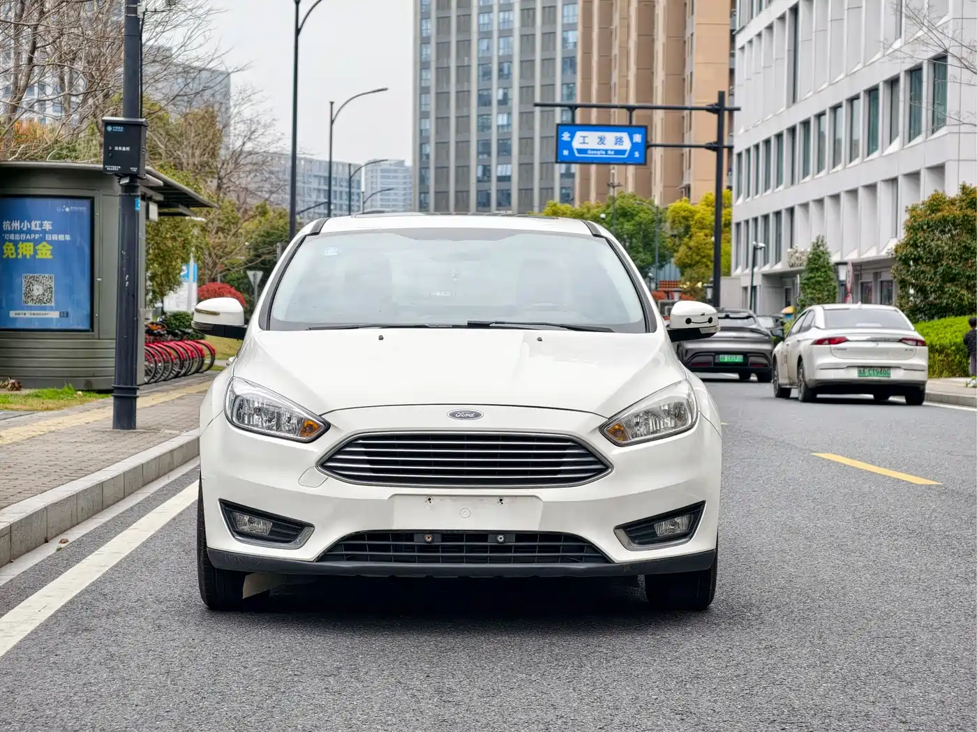 Фото 2 - Ford Focus