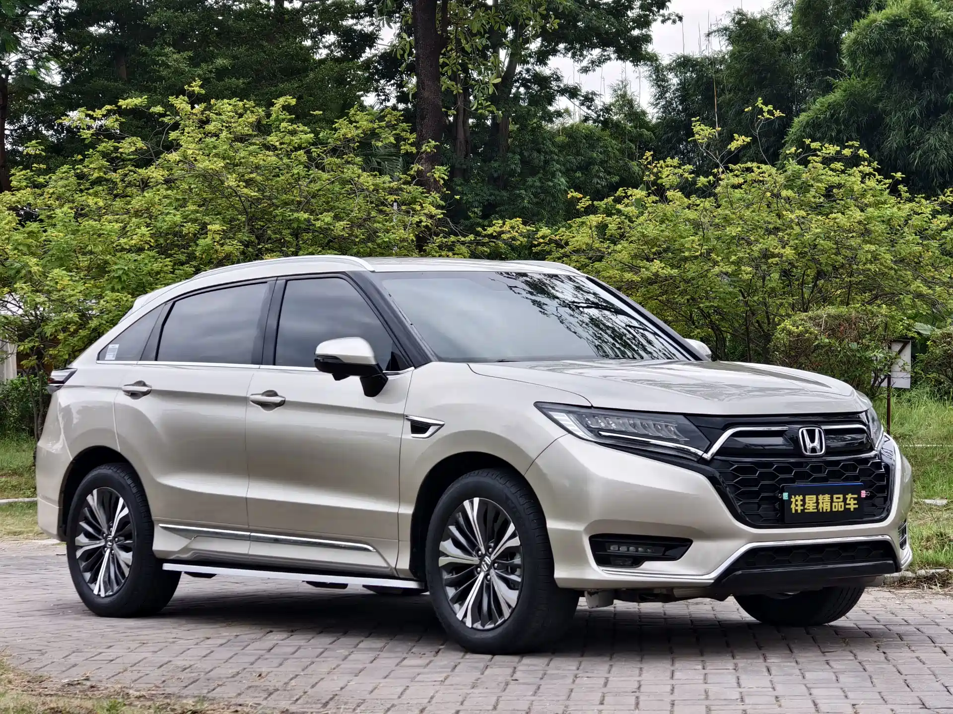 Фото 3 - Honda UR-V