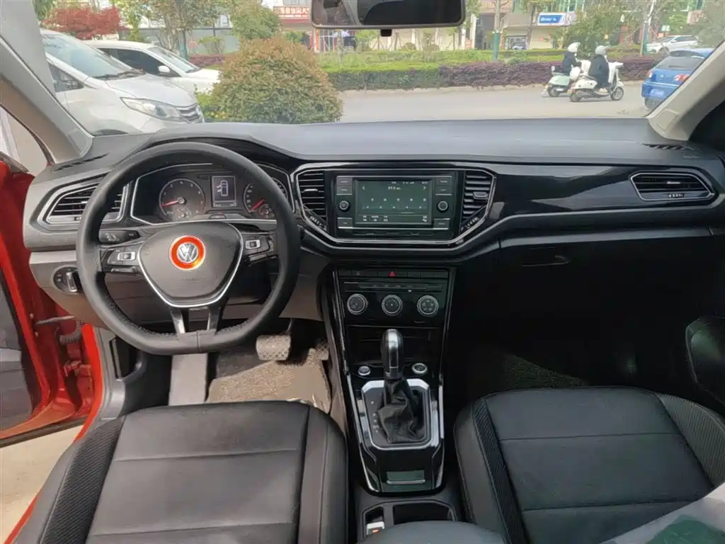 Volkswagen T-ROC 2018 280TSI DSG 2WD Comfort (China V) фото 10