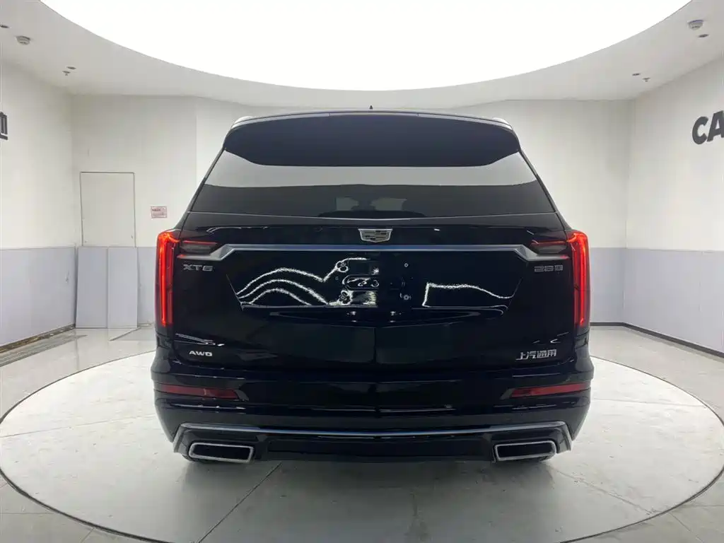 CADILLAC XT6