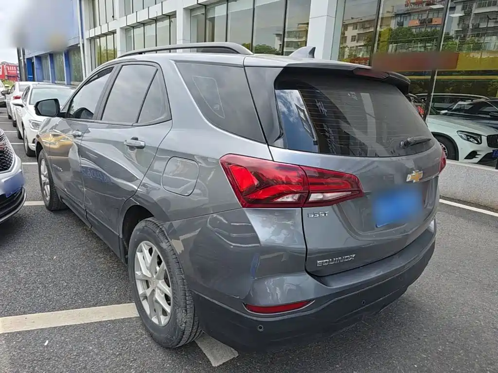 Фото 23 - Chevrolet Equinox