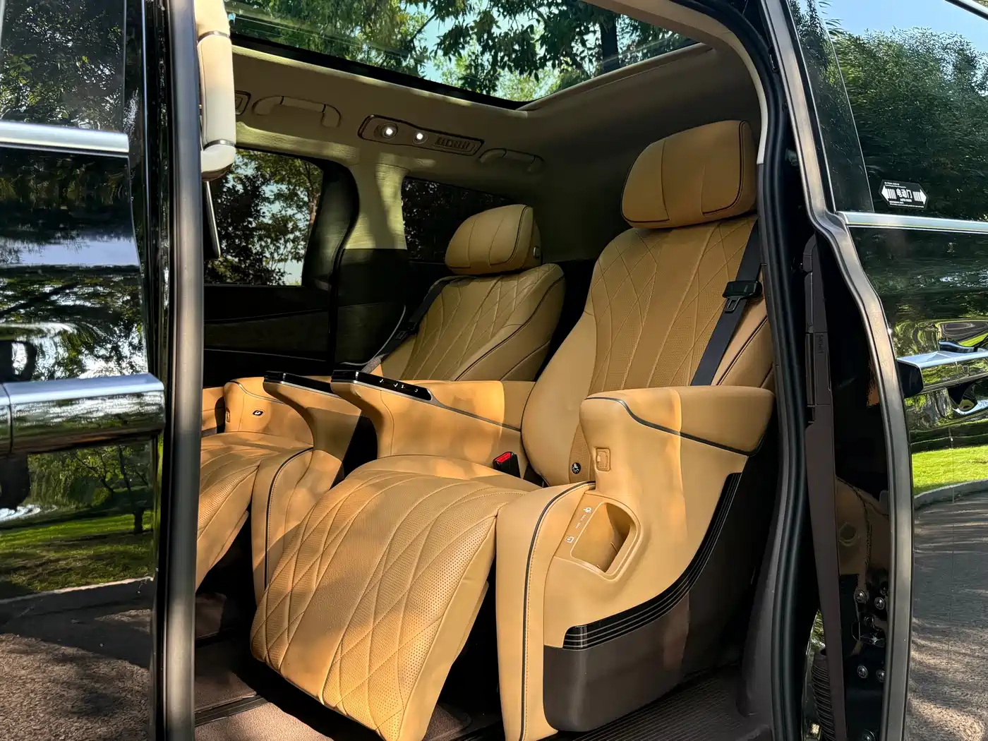 Denza D9 2025 2024 DM-i 980 AWD Premium
