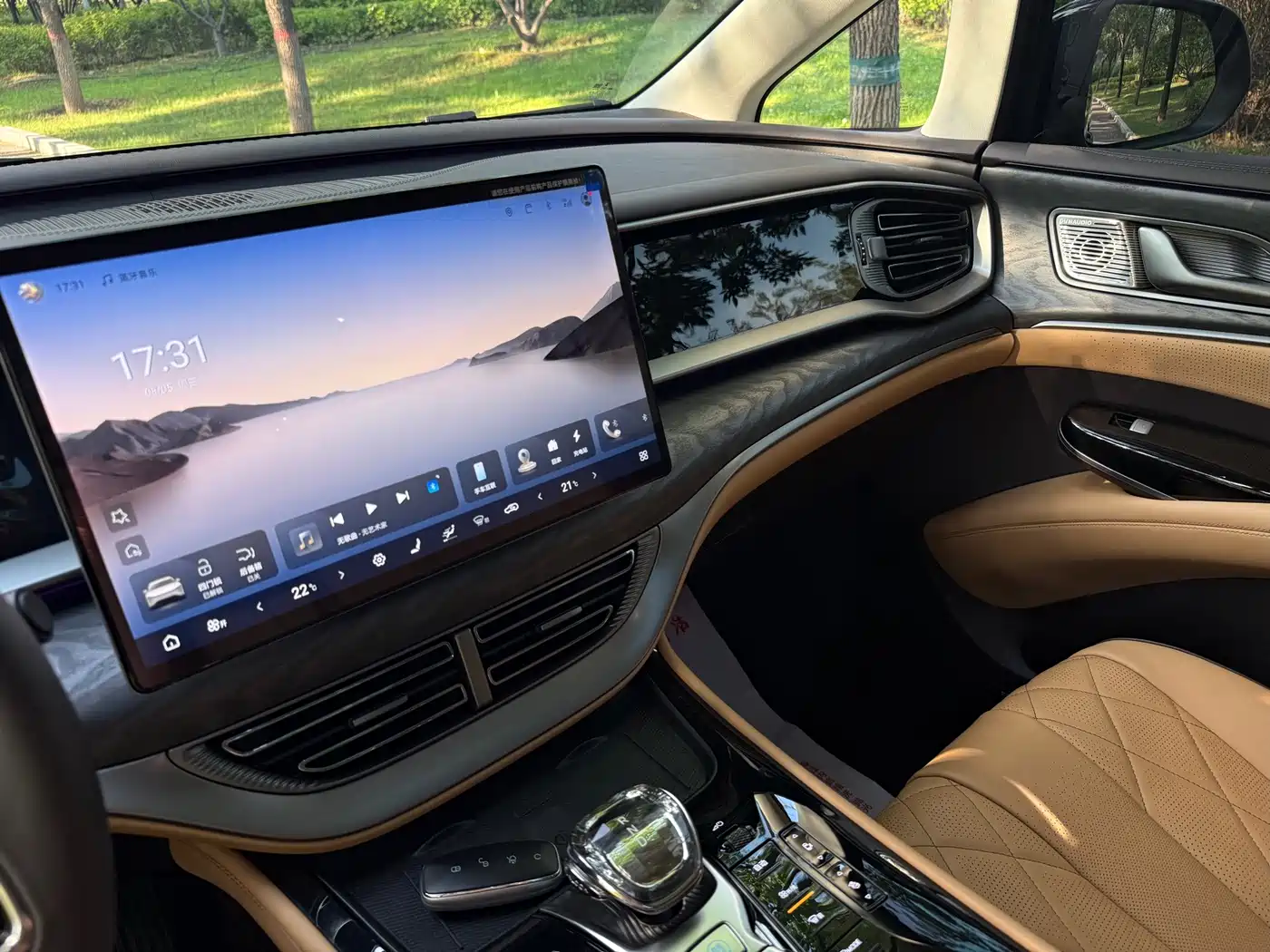 Denza D9 2025 2024 DM-i 980 AWD Premium