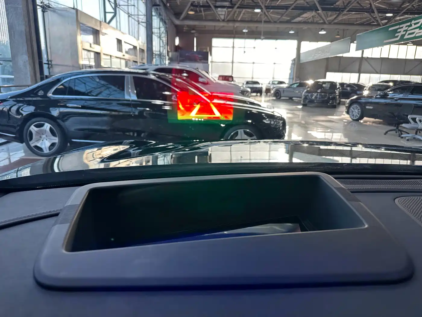 AITO Wenjie AITO M9 2024 Extended Range Ultra 42kWh 6-Seater фото 9