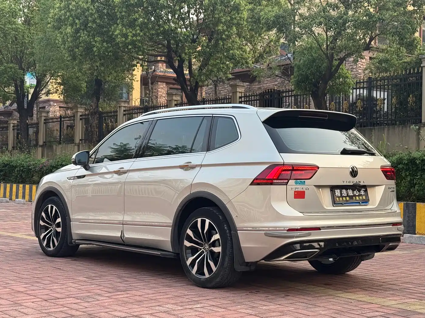 Volkswagen Tiguan L 2021 380TSI Automatic 4WD R-Line Premium 7-seater фото 6