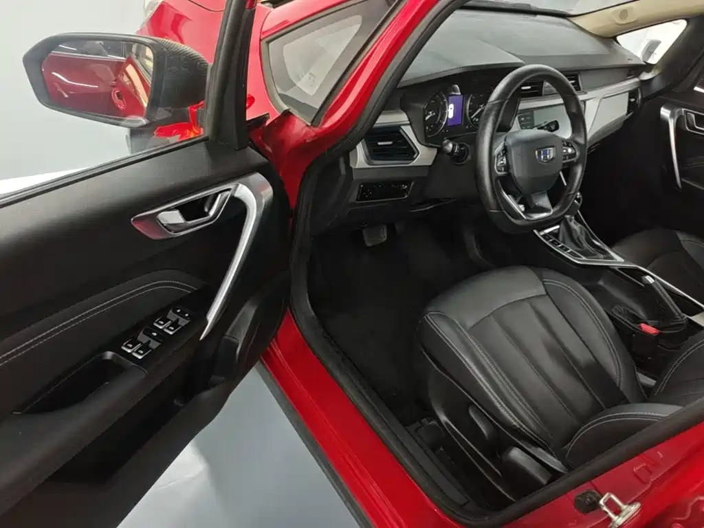 Фото 16 - Geely Vision X3
