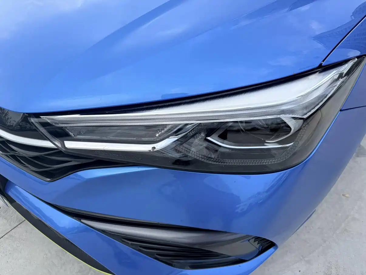 Фото 15 - Roewe i5