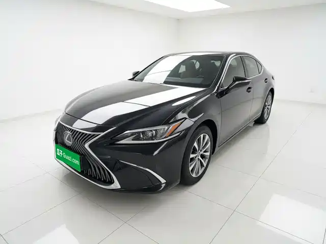 Lexus ES 2020