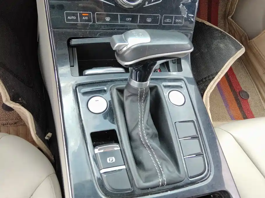 Hongqi H5 2018 2018 30TD Smart Connected Royal Edition