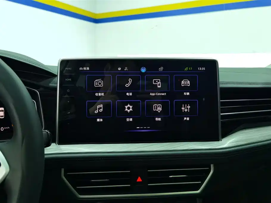 Volkswagen Sagitar 2023 300TSI DSG Excellence Edition фото 13