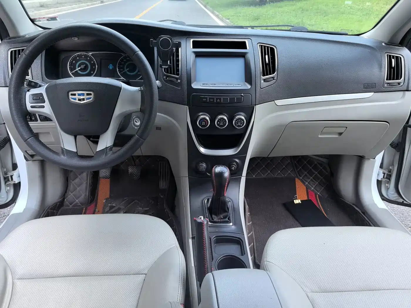 Photo 7 - Geely Vision