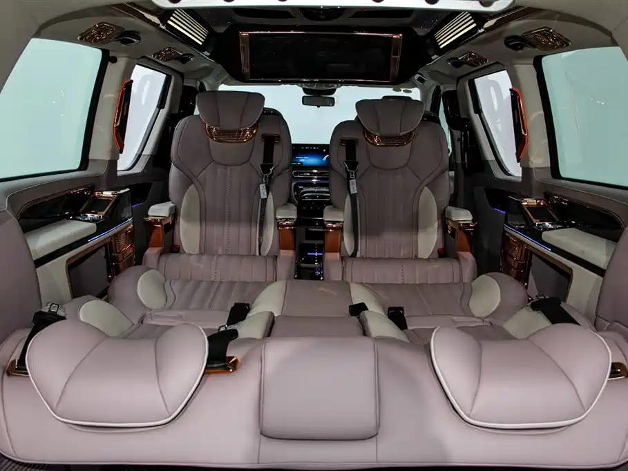 Mercedes-Benz Vito 2024 2.0T Business 8-Seater фото 31