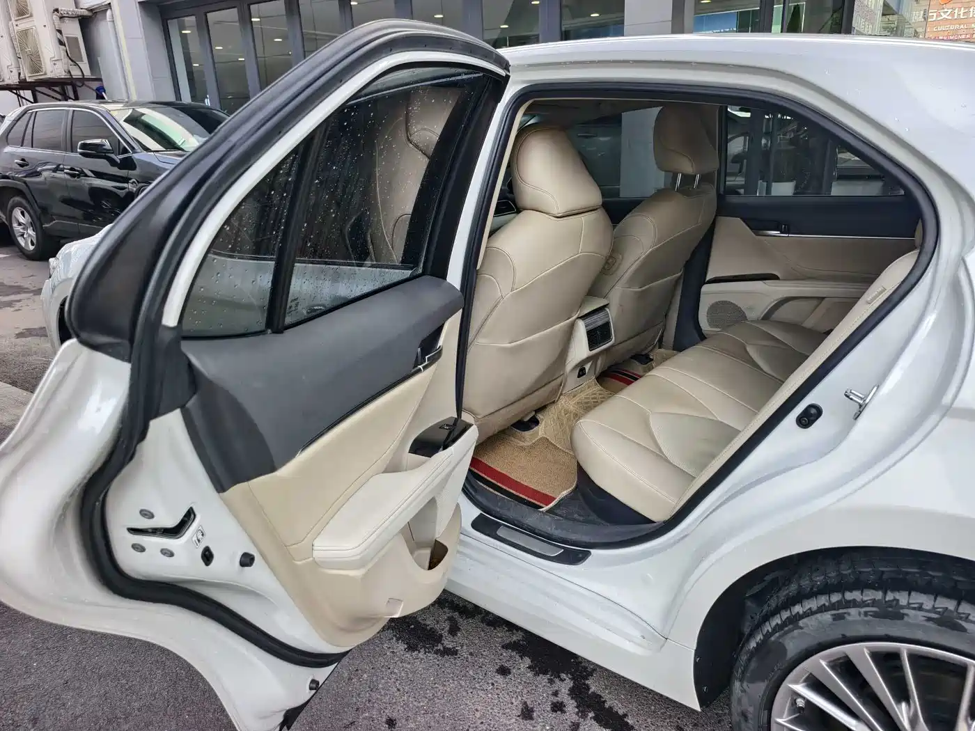 Toyota Camry 2019 Hybrid 2.5HG Luxury Edition China V фото 4
