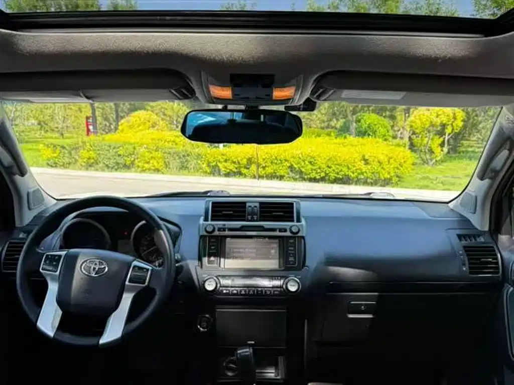 Toyota Prado 2015 2.7L Automatic Luxury фото 4