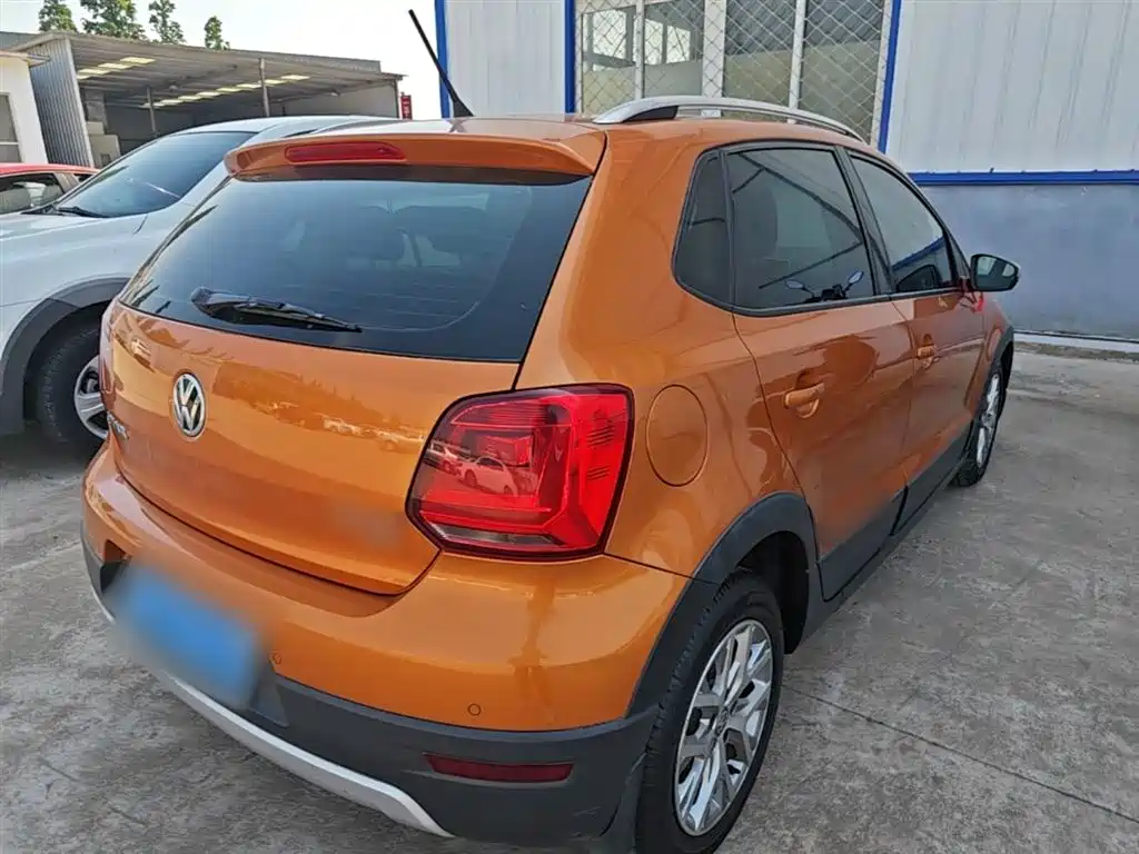 Volkswagen Polo 2014 1.6L Cross Polo Automatic фото 7