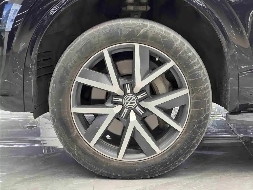Volkswagen Touareg 2019 3.0TSI Sharp Edge Edition China VI фото 4