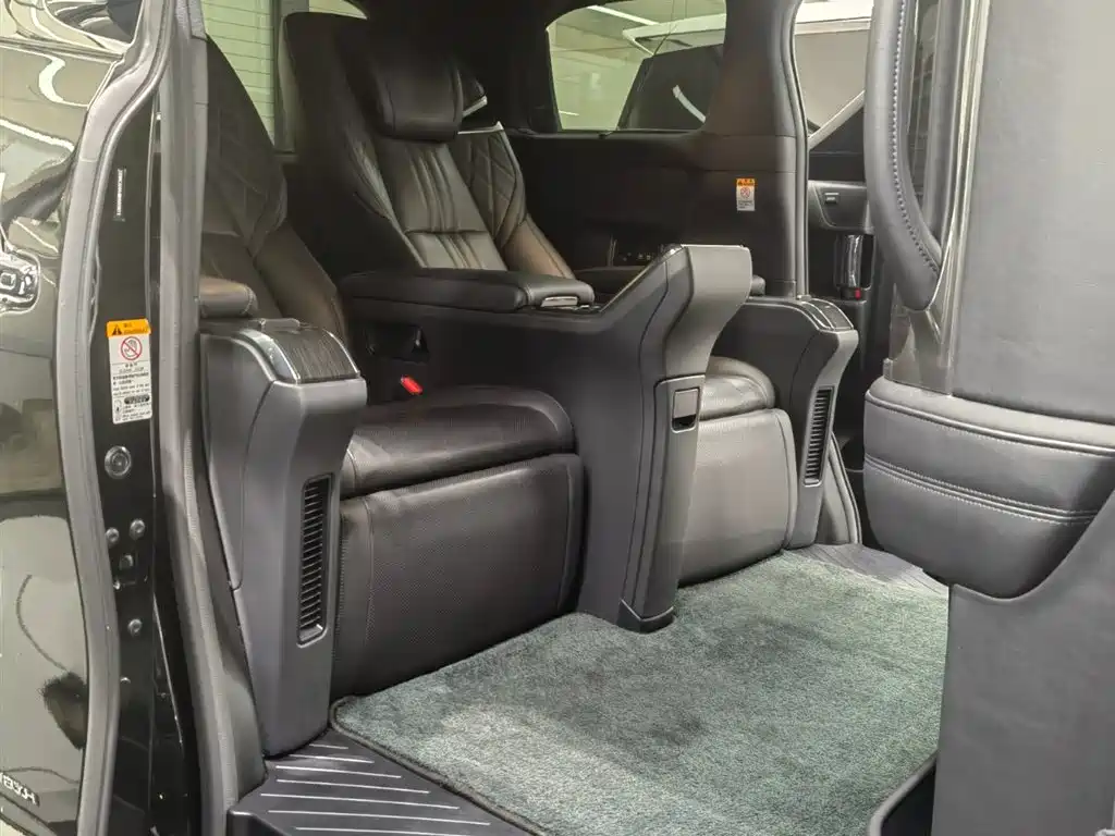 Lexus LM 2020 300h 4-Seat Imperial Edition фото 12