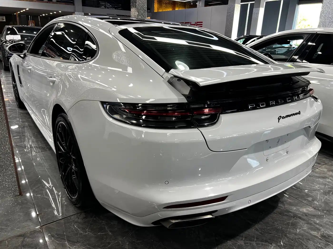 Porsche Panamera 2019 Panamera 4 Executive Long Wheelbase 2.9T фото 19