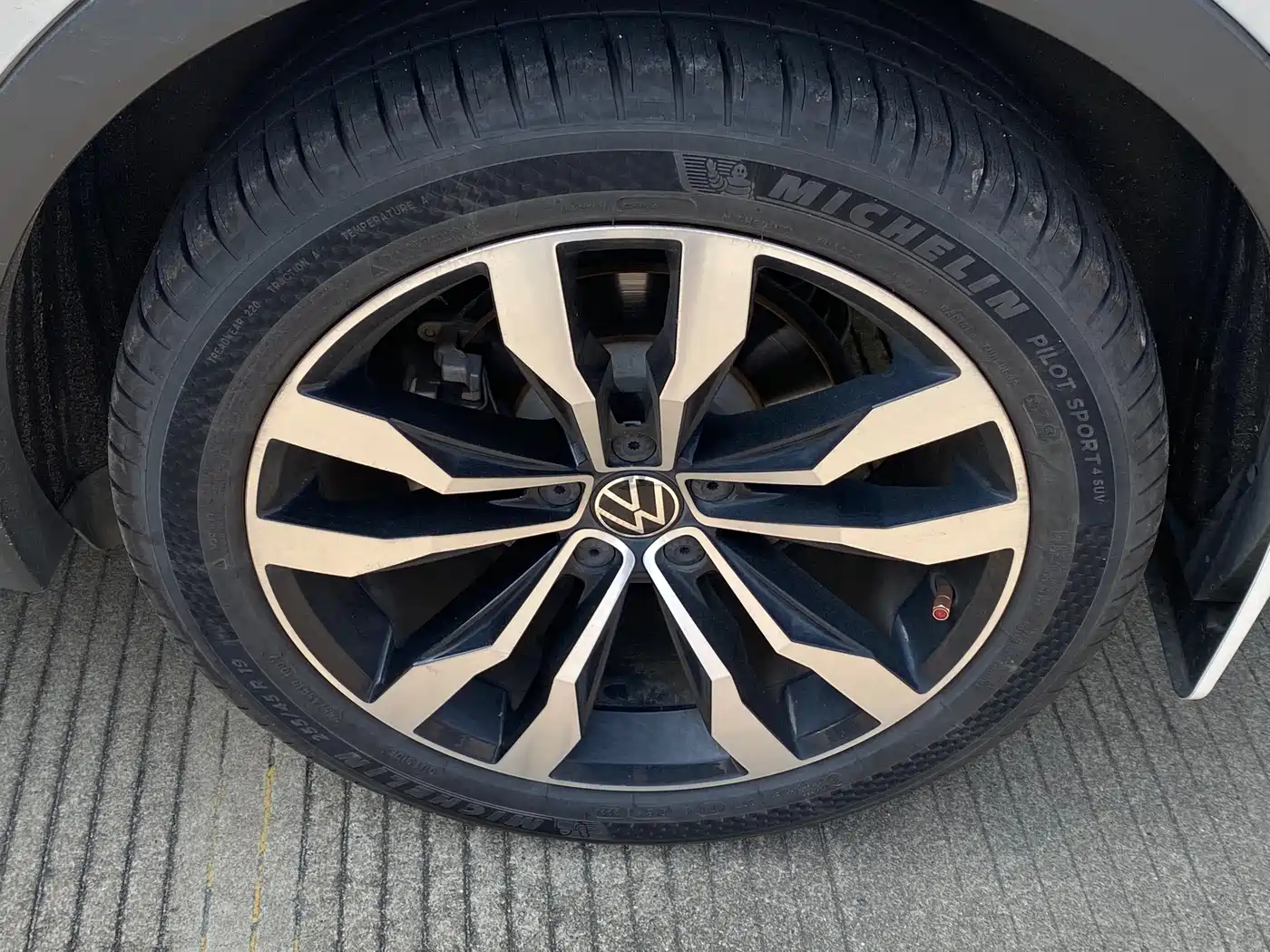 Volkswagen Tiguan L 2021 330TSI Automatic 2WD R-Line Premium фото 8