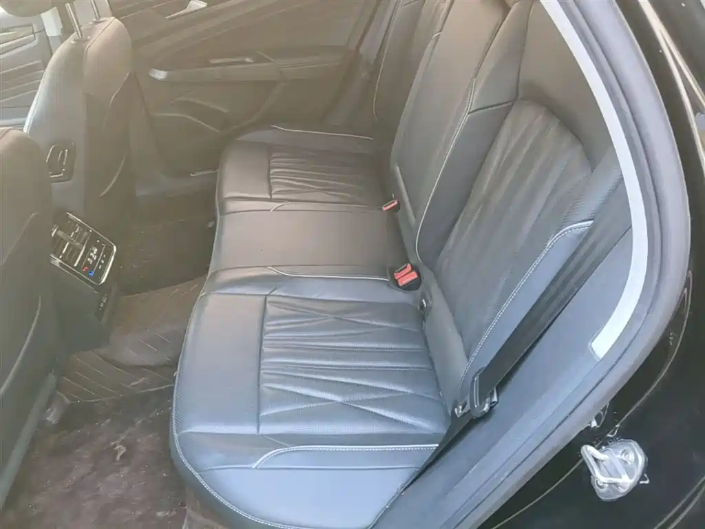 Volkswagen Passat 2023 Facelift 330TSI Starlight Luxury Edition фото 17