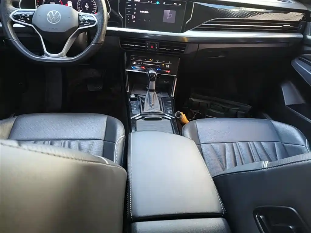 Volkswagen Passat 2023 Facelift 330TSI Starlight Luxury Edition фото 14