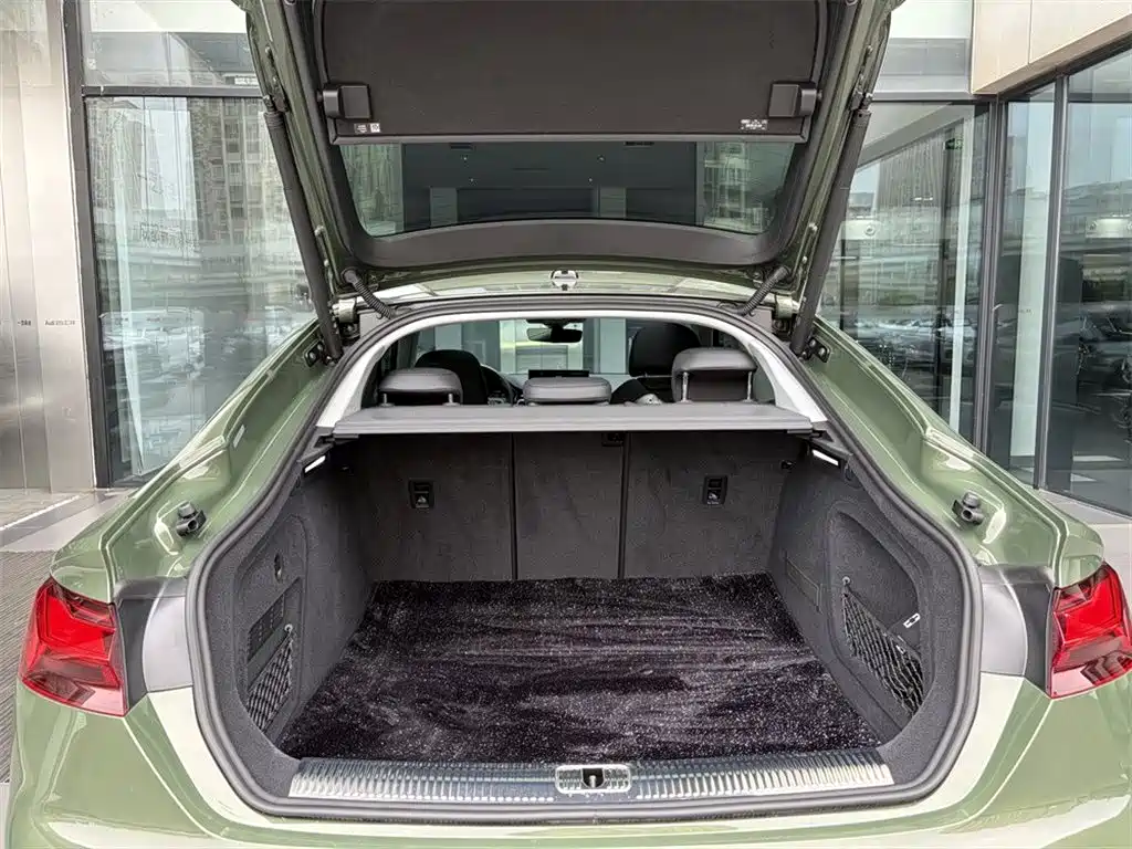Audi A5 (Import) 2025 Sportback 40 TFSI Collector's Edition Fashion Dynamic фото 9